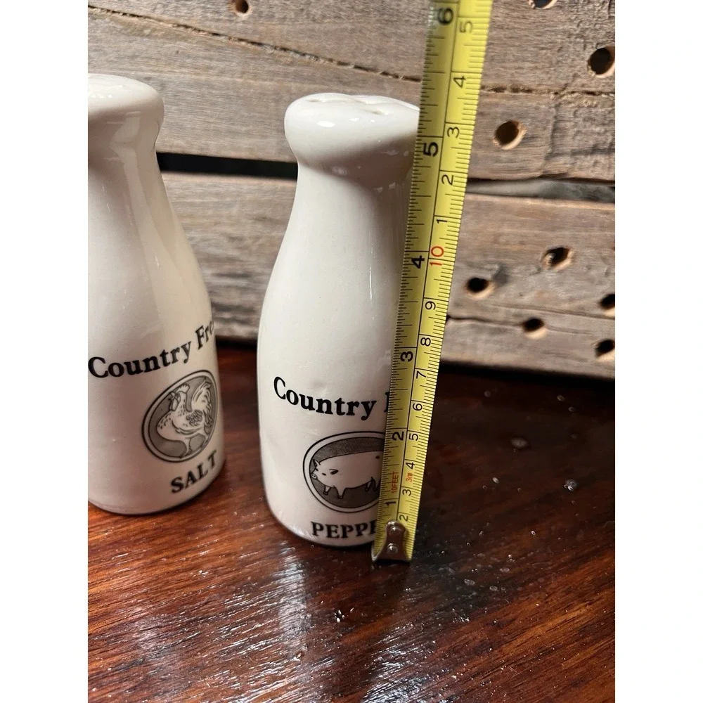 Farm Country Fresh Milk‎ Bottle Salt and Pepper Shakers Vintage Rooster and Pig